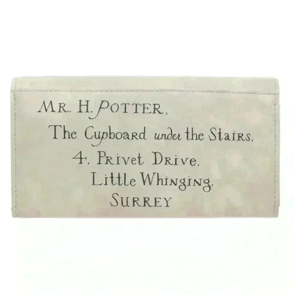 NWOT Harry Potter Letter to Hogwarts Snap Wallet
- Wizarding World Gifts - Picture 2 of 6